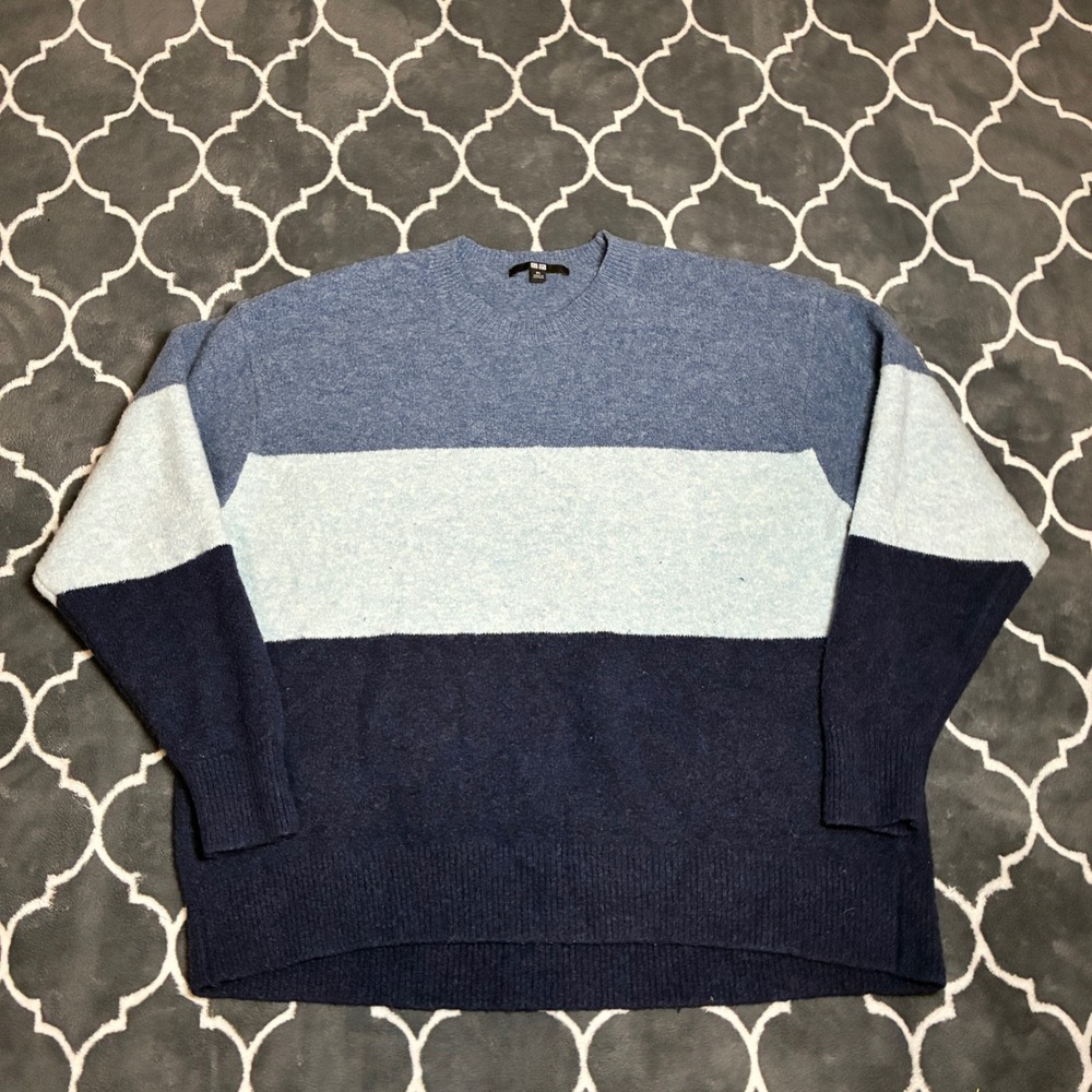 Uniqlo Mens XL Crewneck Sweater Blue Colorblock Knit Pullover Long Sleeve Soft